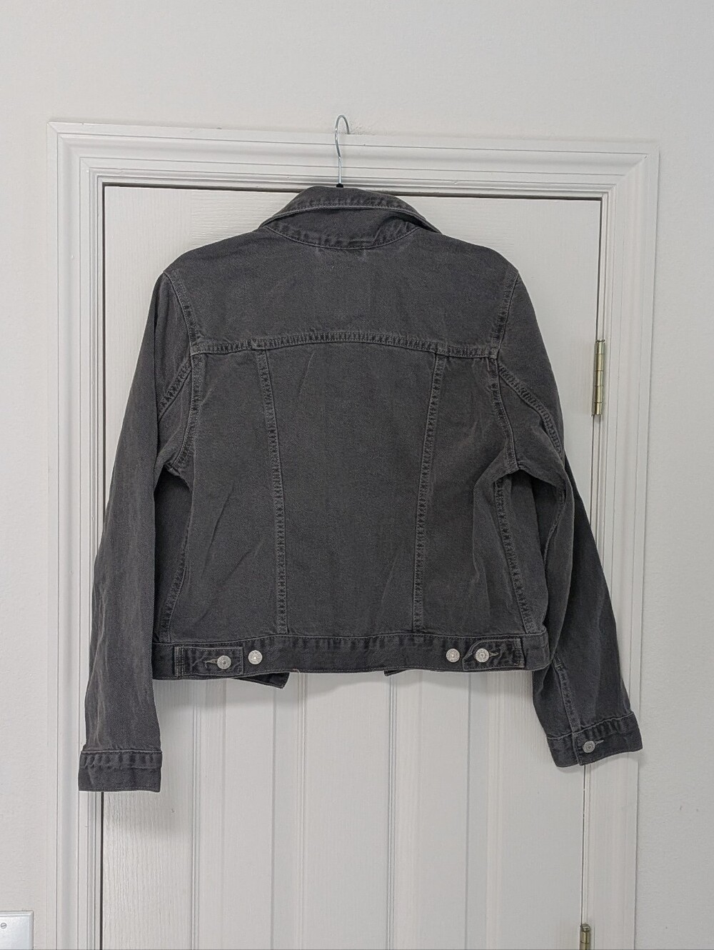 Levi's Women's Faded Gray Black Denim Trucker Jacket - Picture 7 of 11